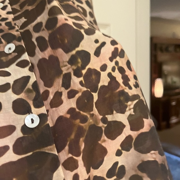 Beautifully Tailored Leopard Print Shirt - Picture 4 of 5